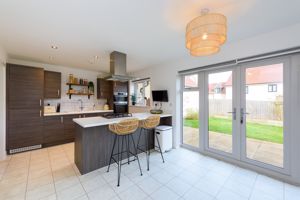 Kitchen/Breakfast Room- click for photo gallery